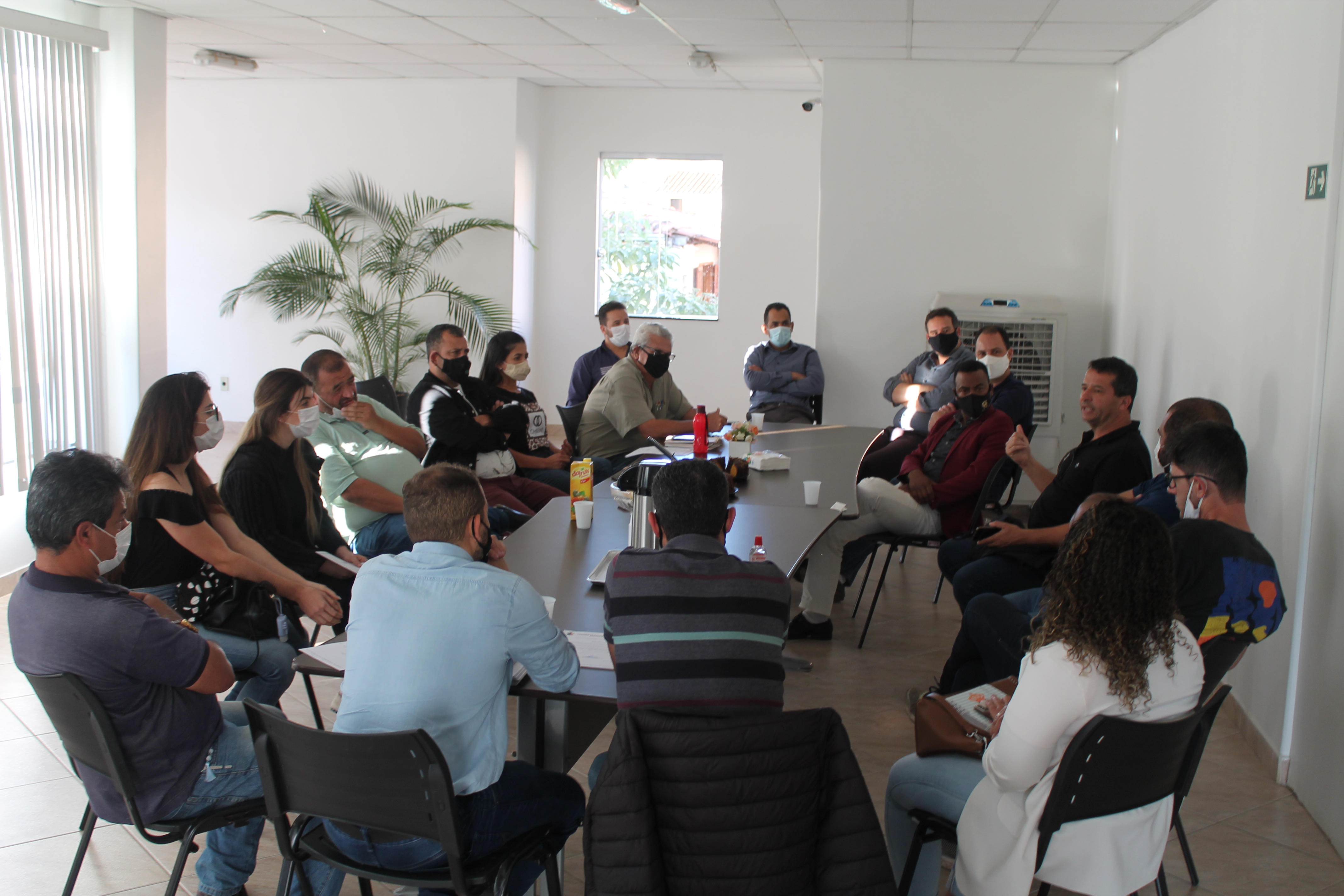 Parlamentares discutem sobre a qualidade do asfalto utilizado nas construções de loteamento do município